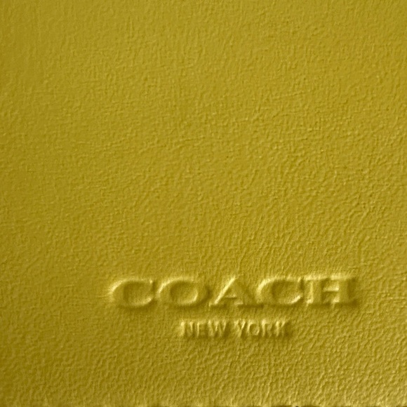 Vintage Coach Slim Envelope Clutch – Chartreuse Leather with Turn-Lock Closure - Picture 11 of 11